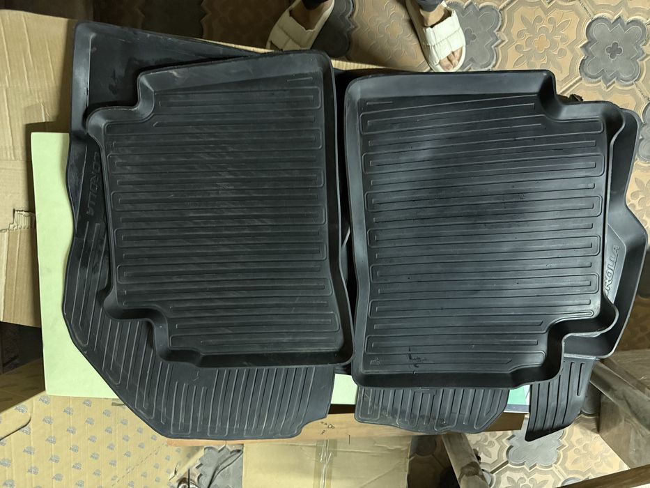 Продам полики Toyota corolla
