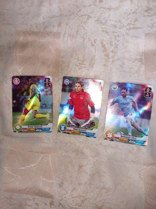 Продам футбольные карточки