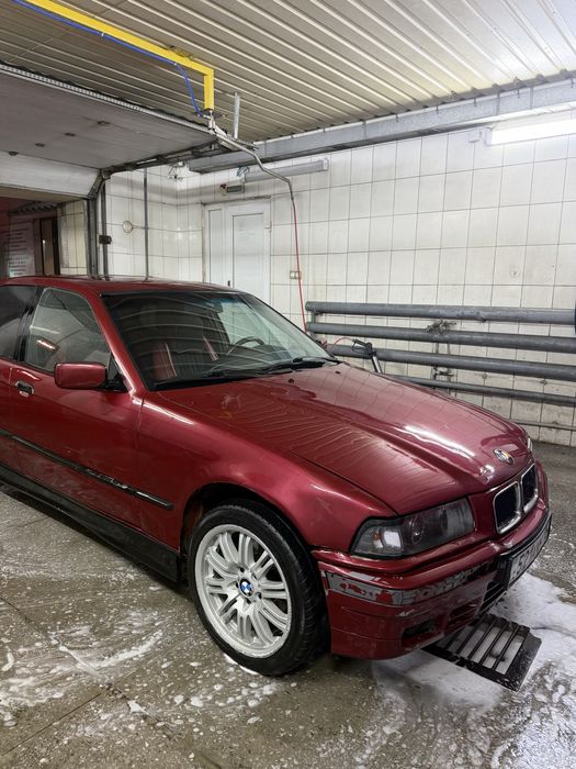 BMW 318i 1992 седан