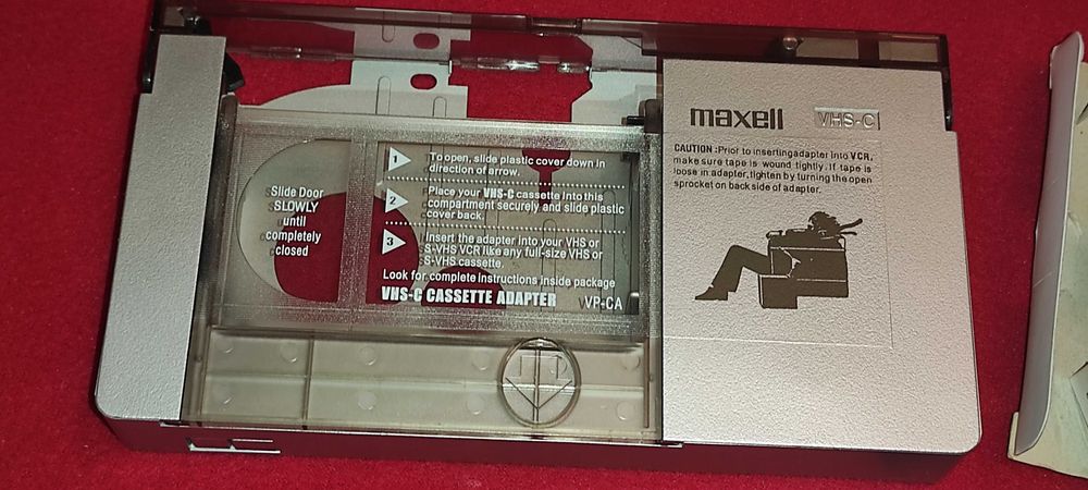 3 bucati adaptor pt. caseta video de la caseta VHS -C la VHS. PANASONIC. MAXELL. NISSHOKU.