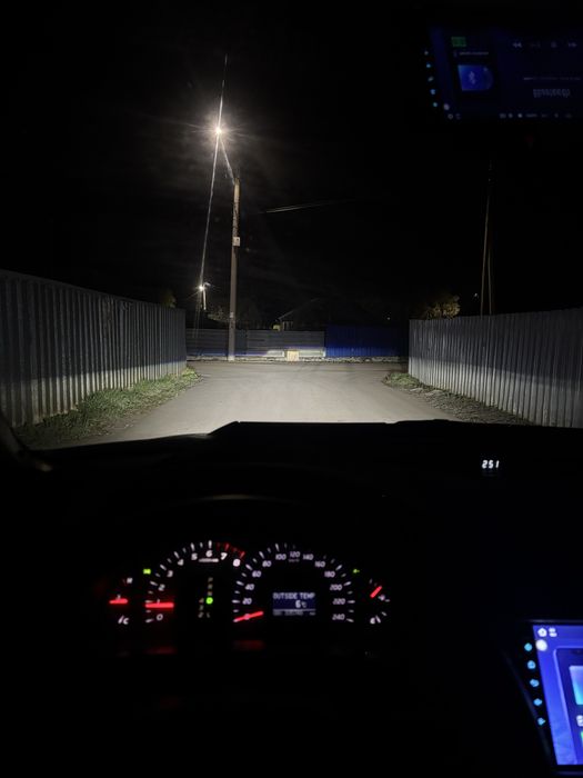 Продам фары на Camry 40