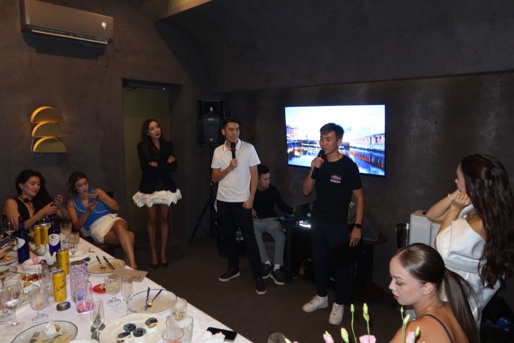 Шоу программа с диджеем