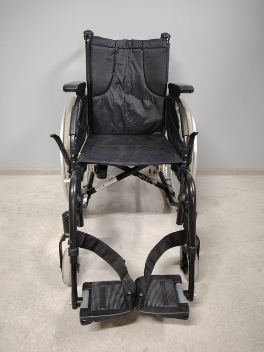 Scaun cu rotile/carucior rulant pentru persoane cu dizabilitati.41