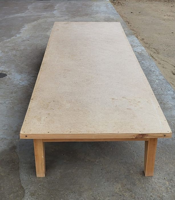 Столы напольные для гостей