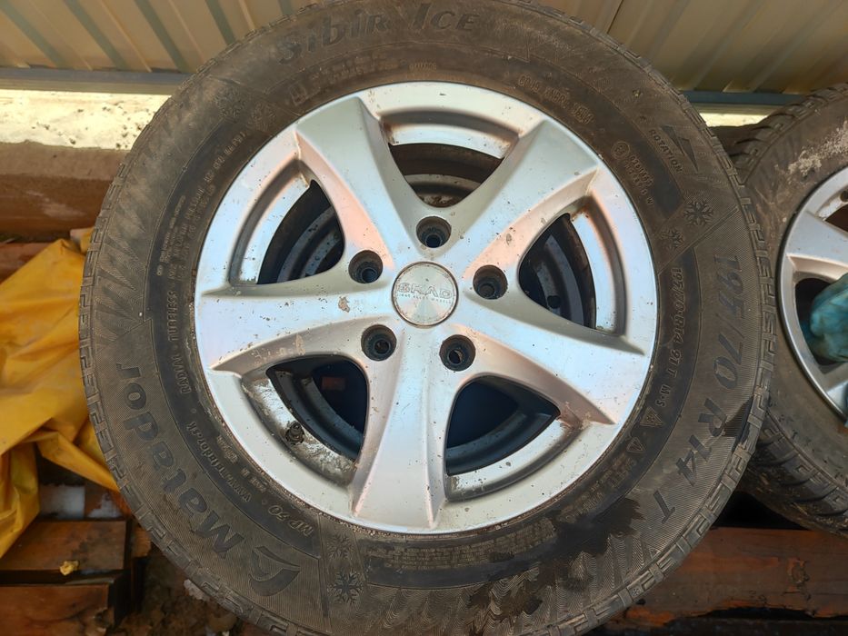 Диски с резиной от Тайота Ипсун