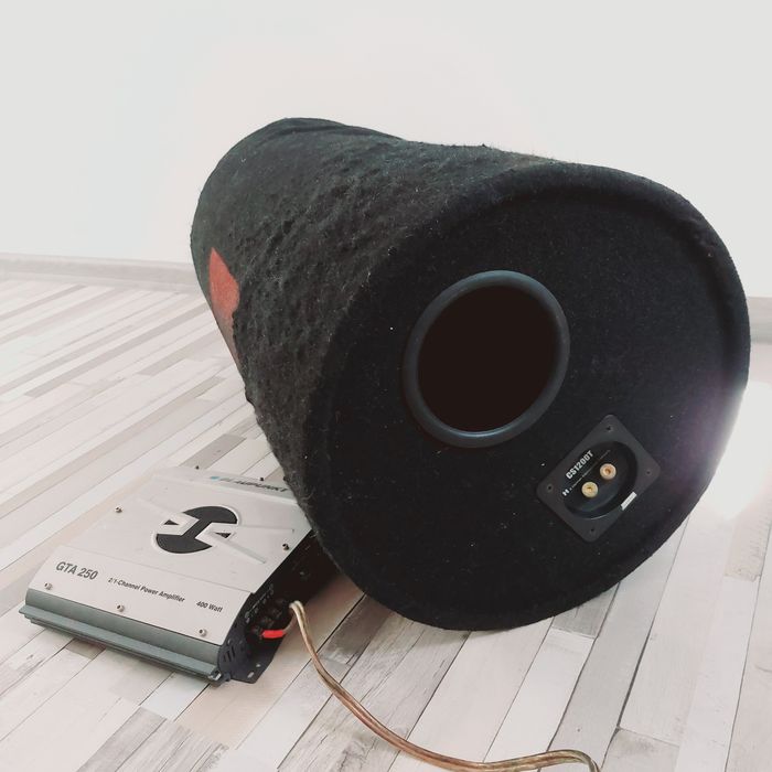 Subwoofer JBL+Amplificator Blaupunkt GTA250