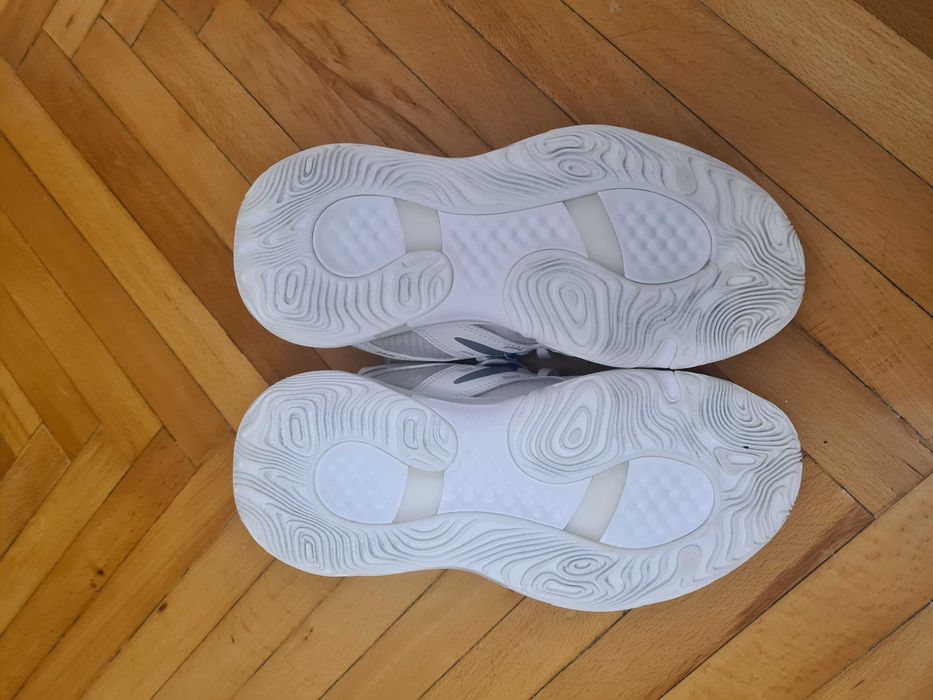 Adidasi baschet copii Decathlon Tarmak marime 37