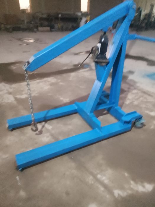 Кран гуся 14 лик швеллердан ясалган  2 тонна кутаради