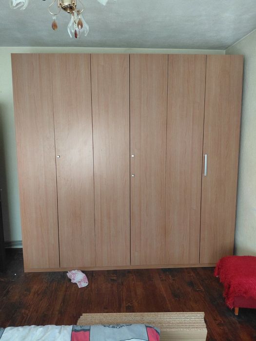 Продавам италиянски спален комплект