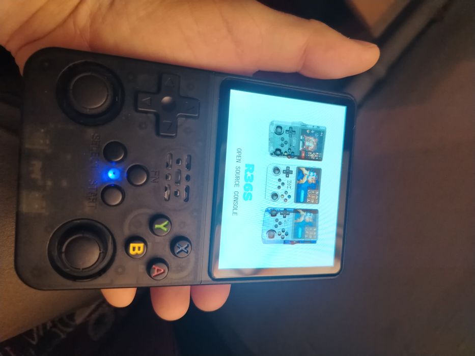 Игровая приставка r36s