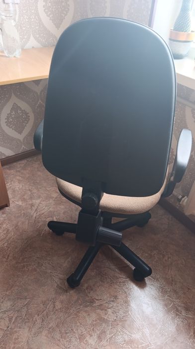 Продам кресло офисное