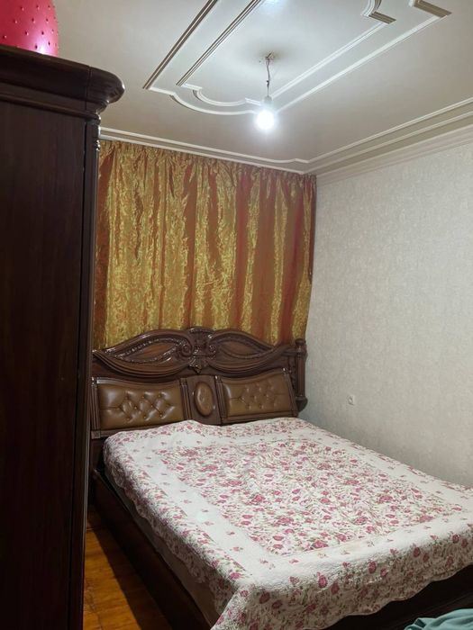 Продаётся 3/5/5 на Карасу-6. Среднее состояние. 78 м2. Балкон 2х6