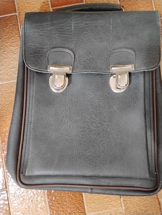 Кожена чанта.      .