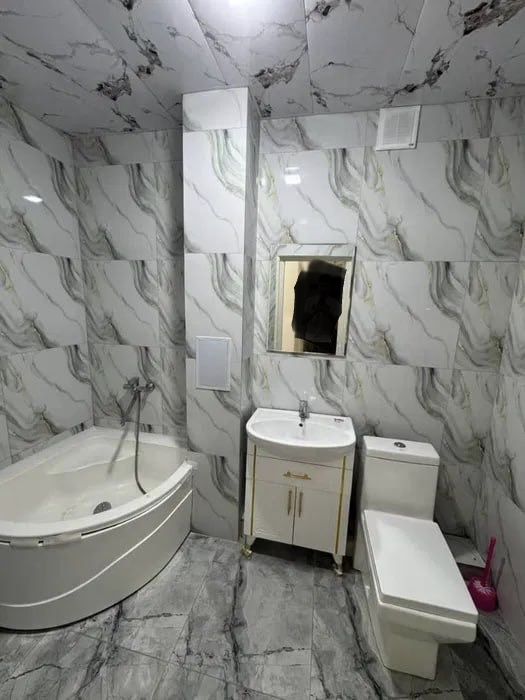 3 хонали гиштли квартира тезда сотилади