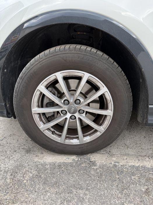 Audi джанта с летни гуми Bridgestone 225/70R17