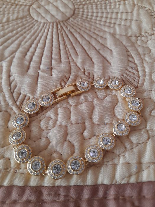 Vând bratara swaroski 200 ron