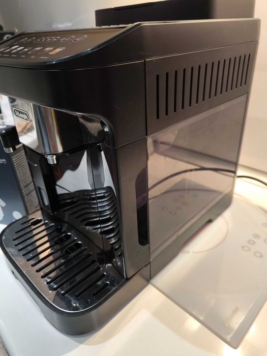 Кафеавтомат\ Каферобот  DeLonghi Magnifica Evo