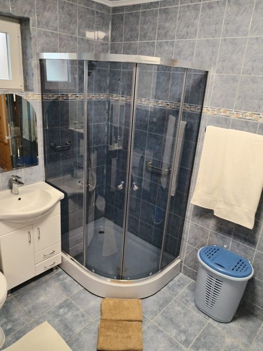 P.F.Închiriază casă 2 camere 110 Mp cu curte 600 Mp.Băile 1Mai Bihor