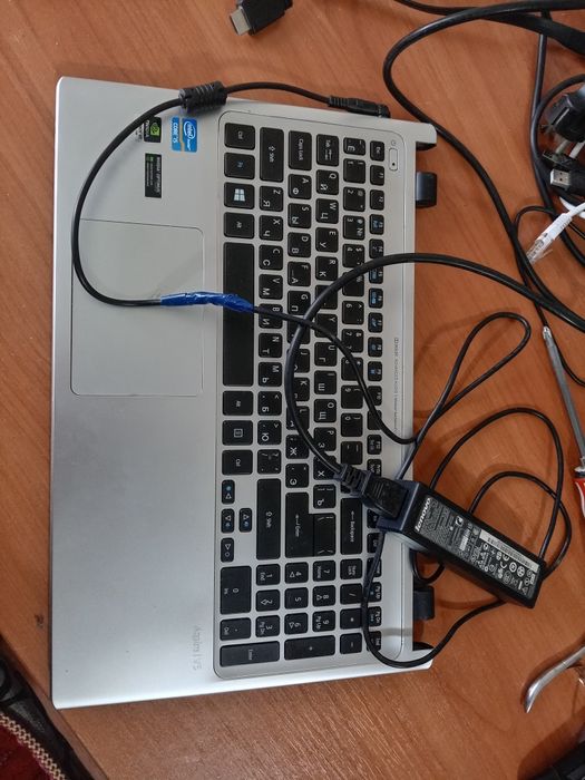 Продам два ноутбука. Без экранов.