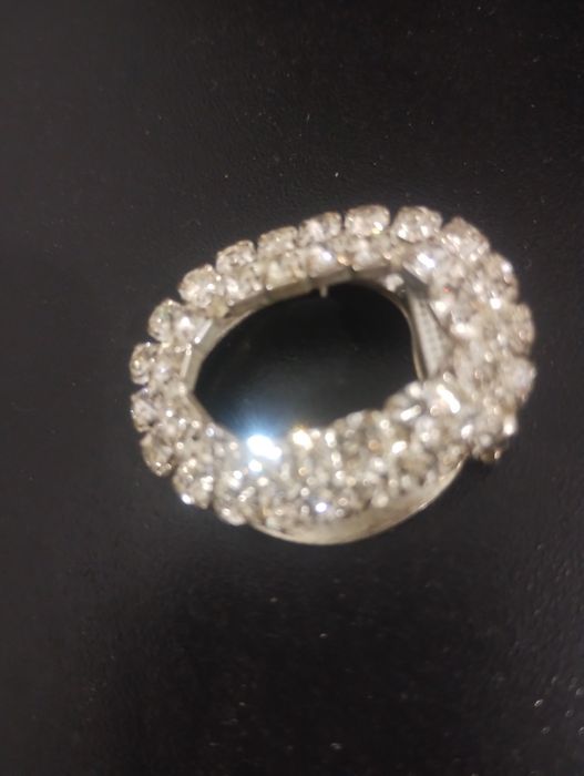 щипка за захващане на шал или за ревер