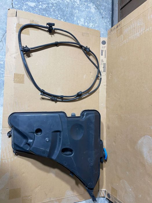 Rezervor spalator parbriz / Set duza  Bmw seria 5 G30/31 7 G11/12