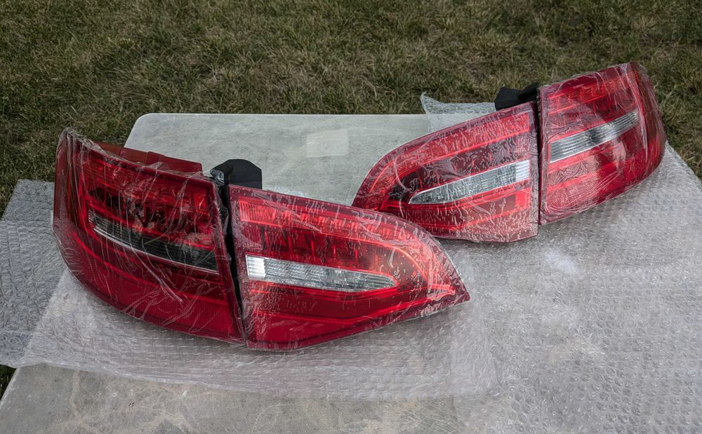 Продавам комплект задни стопове за Audi A4 Avant B8 Facelift