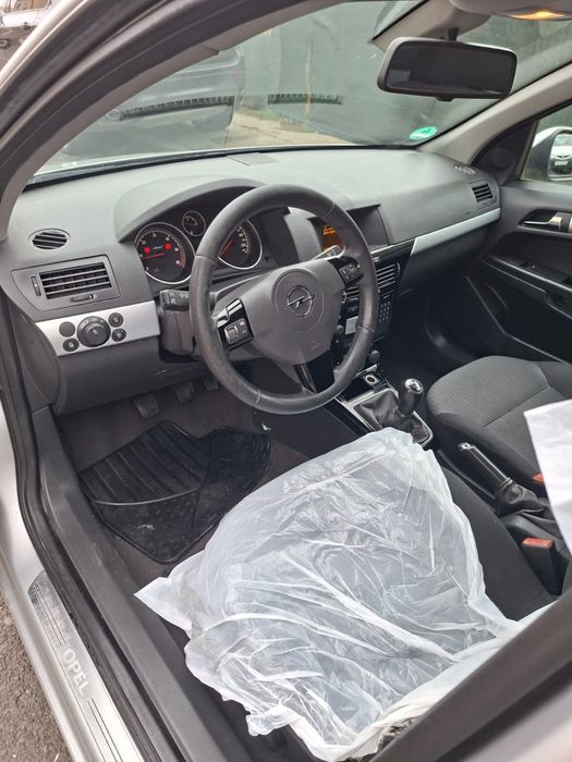OPEL Astra 2011 — imagine 3