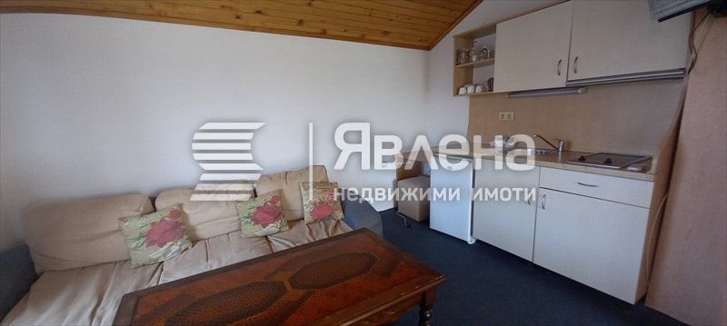 Явлена продава самостоятелна къща в идеален център на гр.Царево