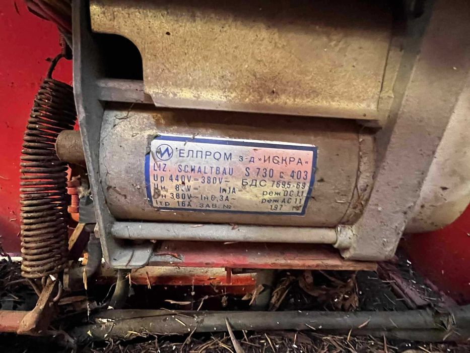 Продава се електрокар за ремонт или за части.