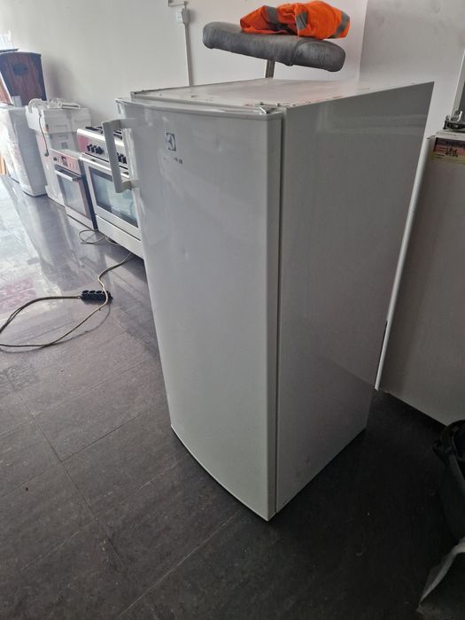 Хладилник с фризер Electrolux 123 см