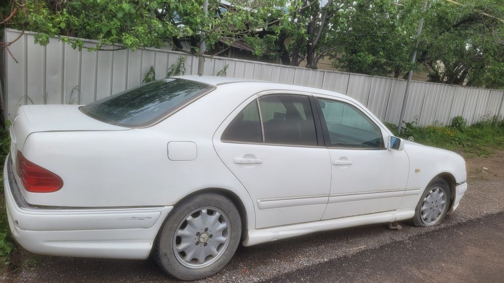 Mercedes Benz E220