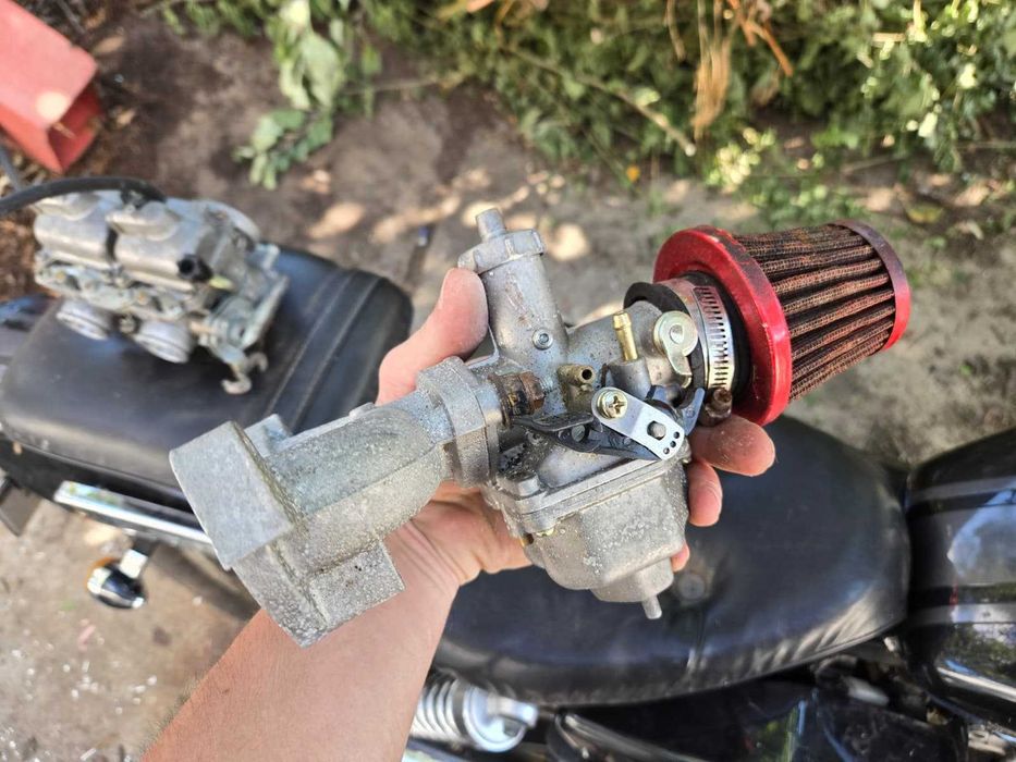 Piese motociclete (carburatoare,suspensii,oglinzi,roti etc)