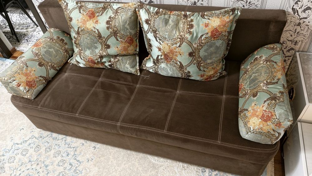 Диван в хорошем состоянии