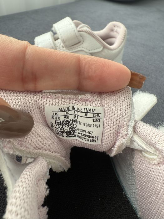 Маратонки и сандали Adidas