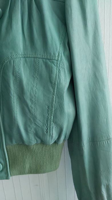 НАМАЛЕНО-Яке Fornarina- ест.кожа, цвят мента