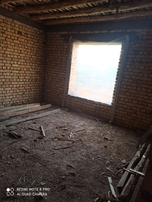 Uy karobka sotiladi srochno Parkent tumani Shampanda Soqoqdan 3,5 k