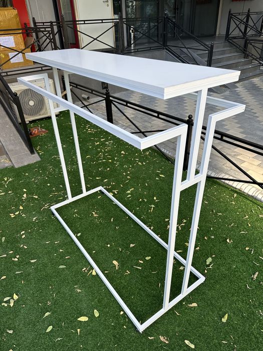 Стеллаж для магазина одежды