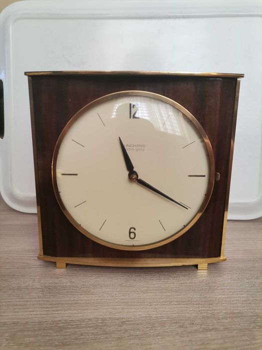 Реновирани немски настолни и каминни часовници