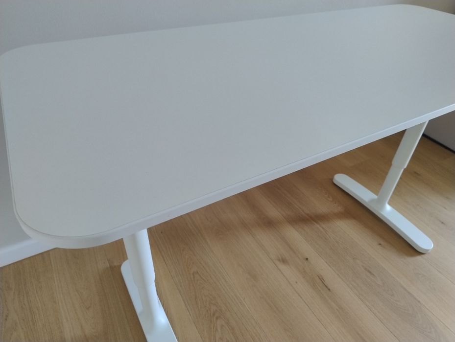 Birou IKEA reglabil pe înălțime – 140x60 cm