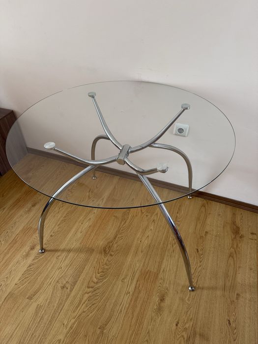 Стъклена трапезна маса