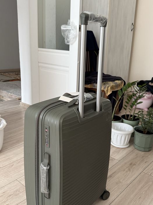 Чемодан М размер