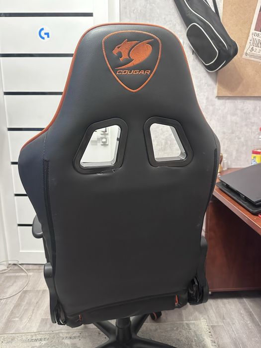 Продам игровое кресло Cougar armor
