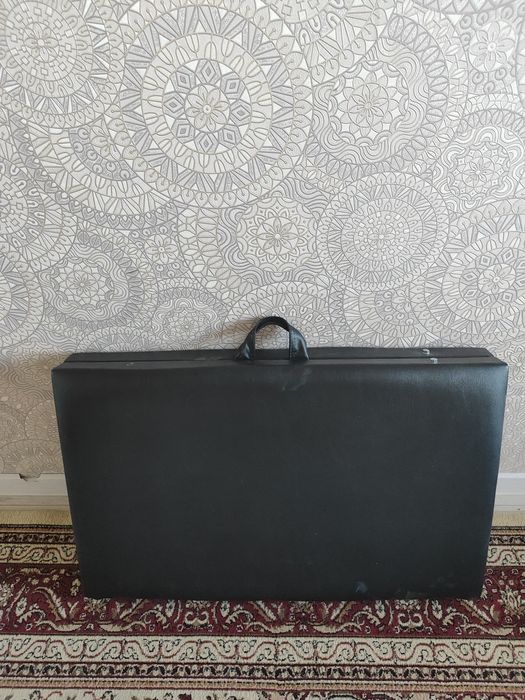 Продам кушетку б/у.