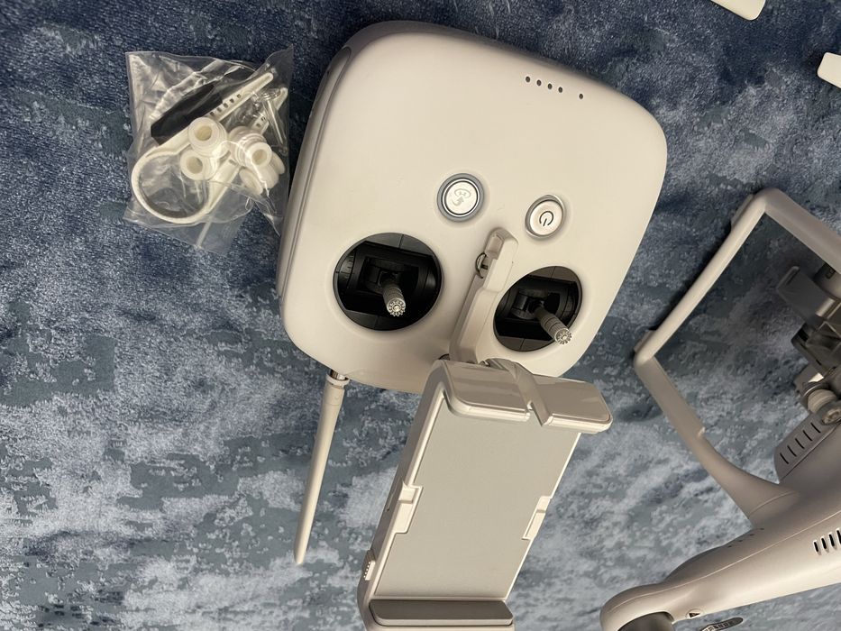 дрон DJI Phantom 3  4K