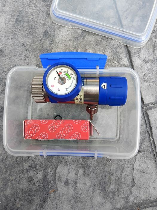 Regulator oxigen CO2  .Noi ,Pretul este pe bucata