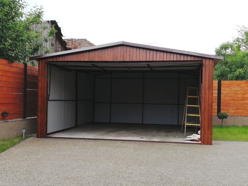 Garaje auto din structura metalica si panou sandwich termoizolant, dim