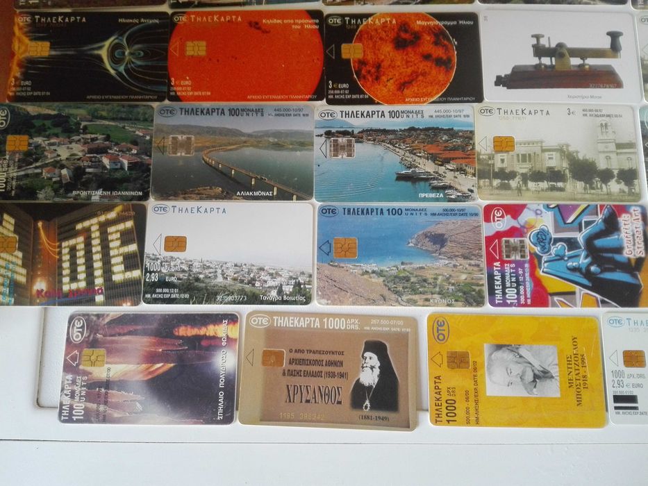 Пластмасови войници и лот гръцки фонокарти .