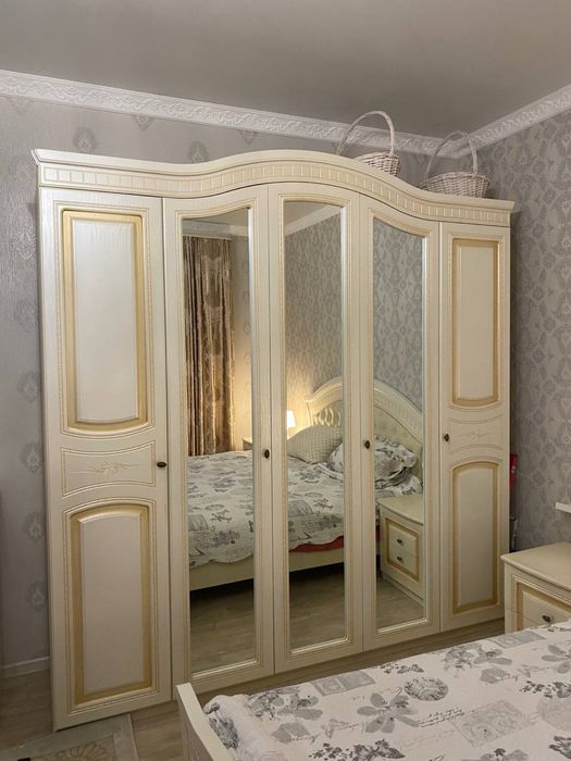 Продам спальный гарнитур