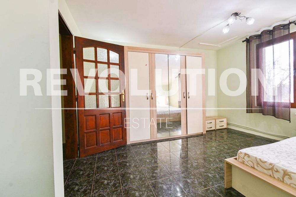 Дава се под наем Етаж от къща в София, Надежда 4 - 150 кв.м за 997.05 € - Снимка #11