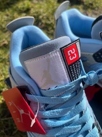 Nike Jordan 4 university blue